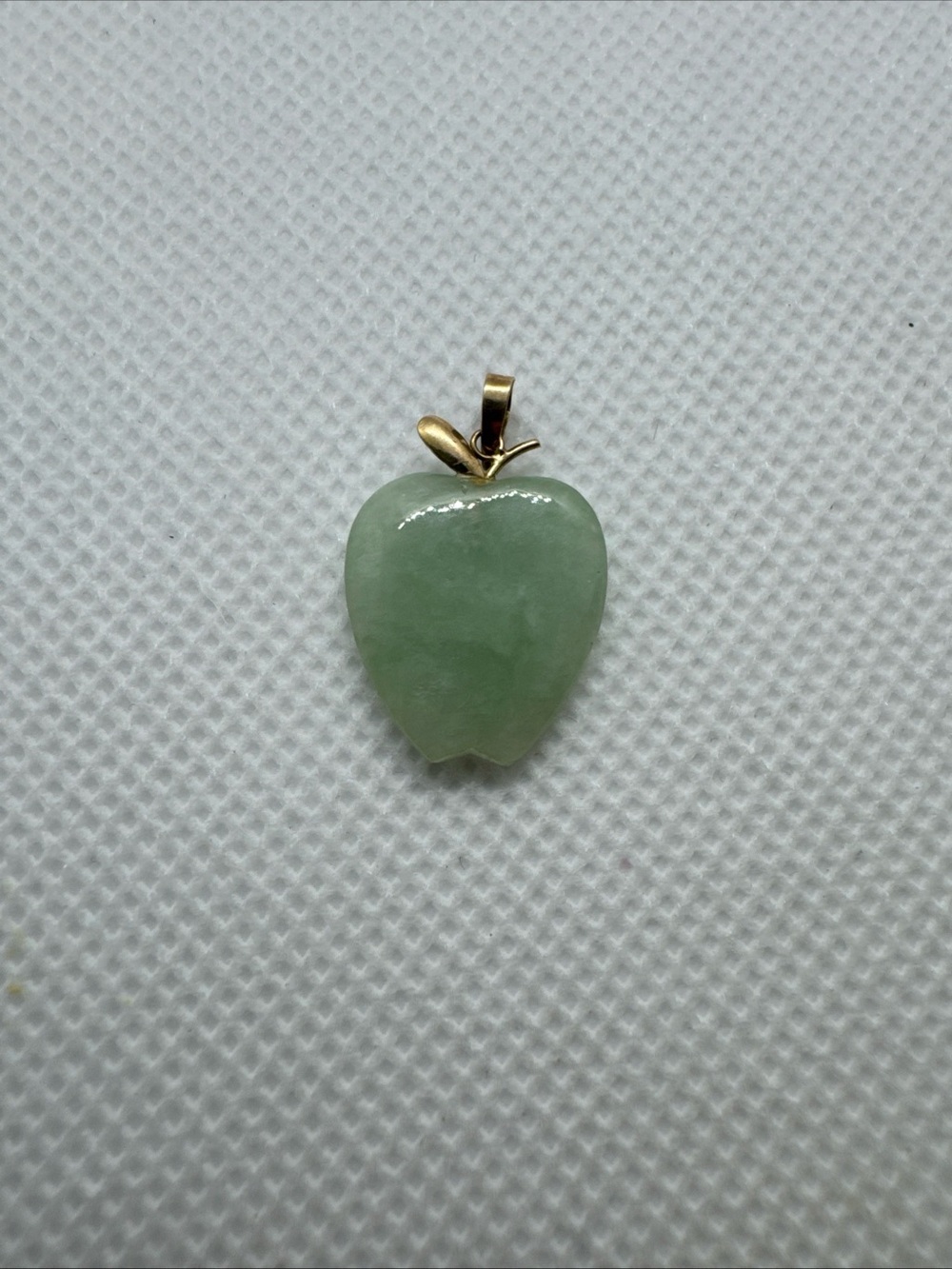 Vintage Rare 14K Yellow Gold Green Jade Carved Fruit Pendant Apple Leaf